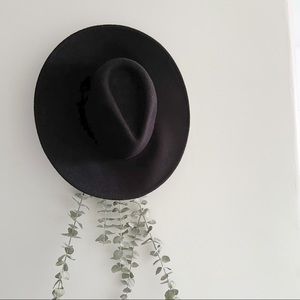 Black hat